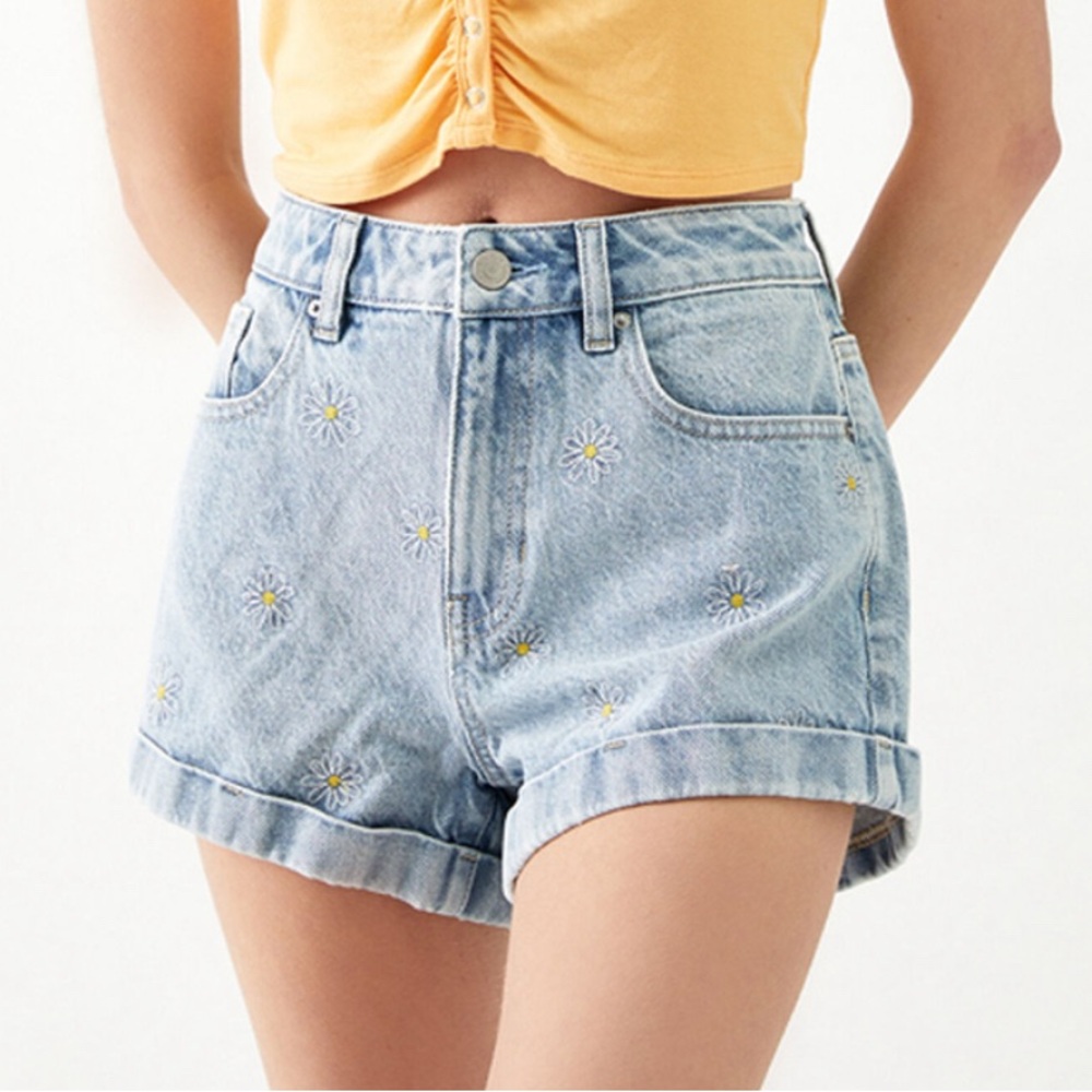 PacSun Daisy Denim Mom Shorts size 25